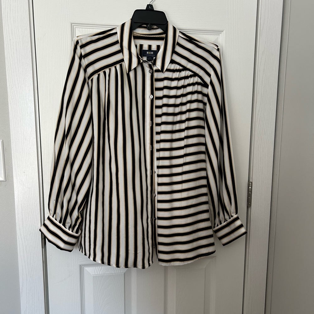 Maeve by Anthropologie dress blouse.
Never worn.
New with tags.